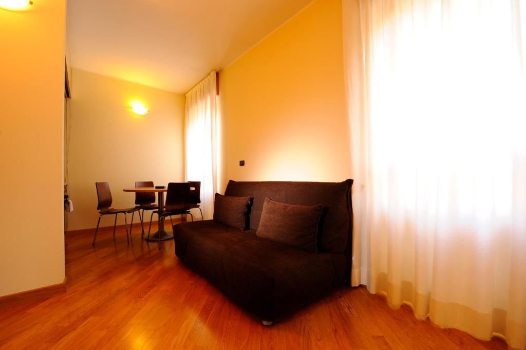 Corvetto Residence Porto Di Mare Mailand Zimmer foto